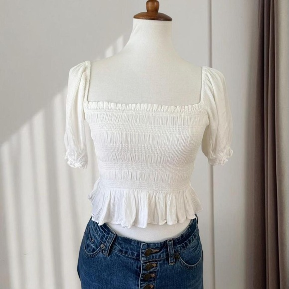 Forever 21 Tops - Forever 21 White Smocked Puff Sleeve‎ Peplum Top Square Neck Small